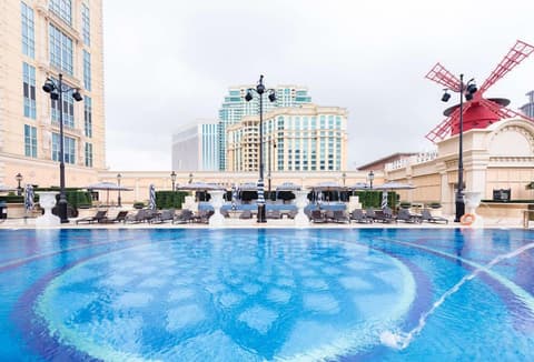 The Parisian Macao, Outdoor pool