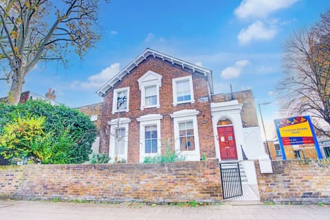 Peckham Room Hotel by Belvilla, Front of property