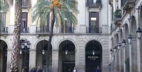 Hotel Roma Reial, Front of property