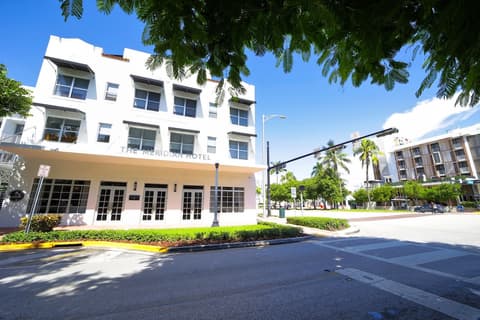 The Meridian Miami Beach, Front of property