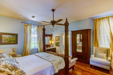 Steele Cottage, Room