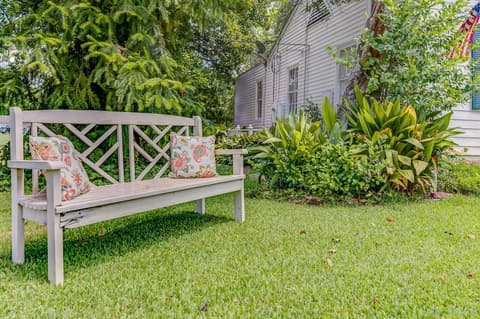 Steele Cottage, Garden