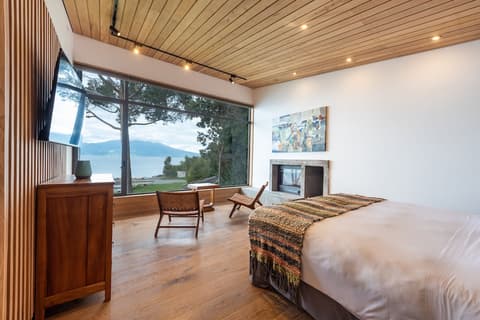 Hotel AWA Puerto Varas