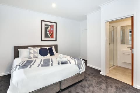 Lake Wendouree Luxury Apartments, Room