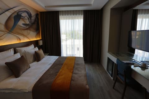 B Business Hotel & Spa