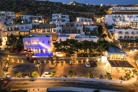 Casa Grande, Front of property