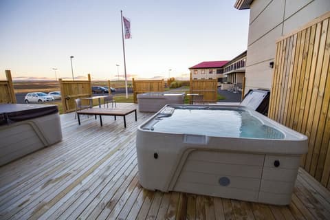 Hotel Laugarbakki, Outdoor spa tub