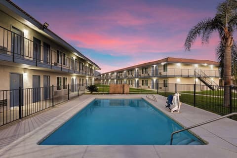 Days Inn by Wyndham Bakersfield