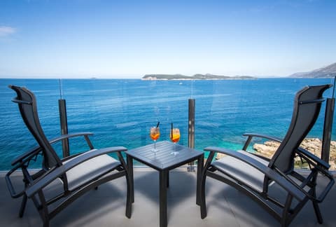 Royal Blue Hotel, Balcony