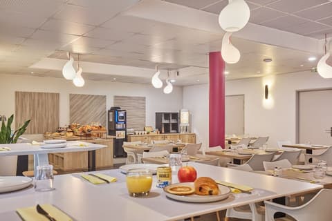 Appart Hotel Odalys City Marseille Le Dôme, Breakfast buffet