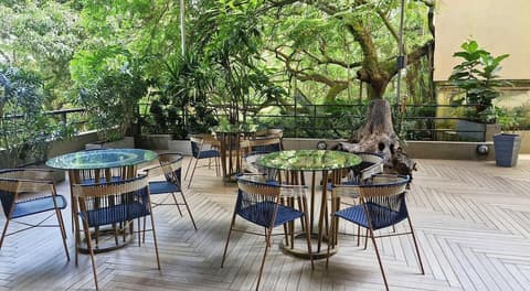 V Grand Hotel, a member of Radisson Individuals, Lobby