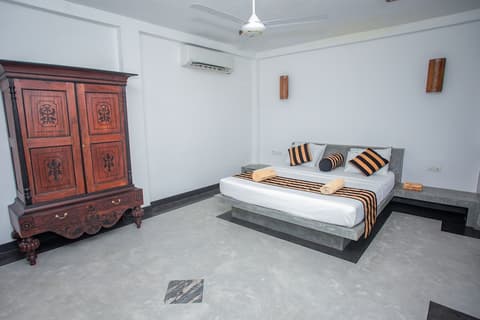 Green Villa, Room
