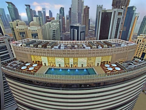 The Curve Hotel, Outdoor pool