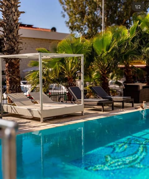 Aurasia SeaSide Hotel