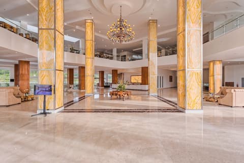 Le Eminence Hotel Convention & Resort Ciloto - Puncak
