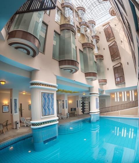 Luxus Grand Hotel, Indoor pool