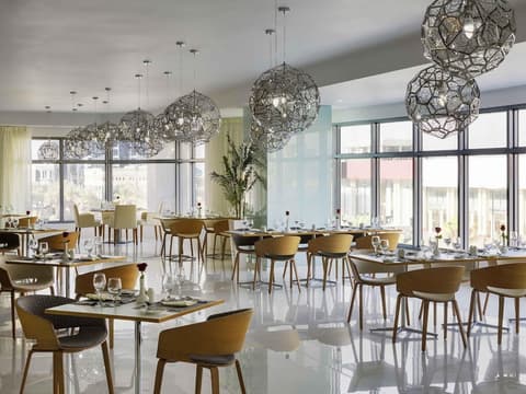 Novotel Jeddah Tahlia, Restaurant