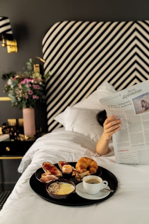 Snob Hotel