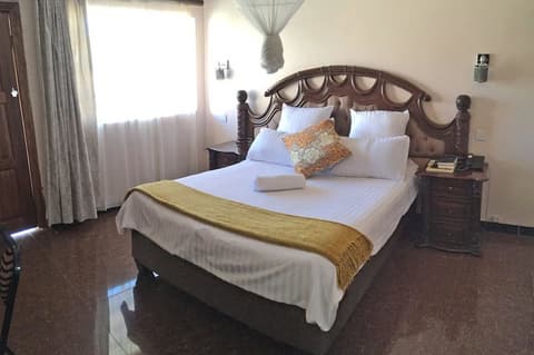 Woodlands Lodge & Tours