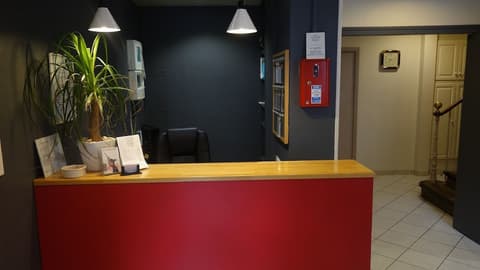 Acacia Hotel, Reception