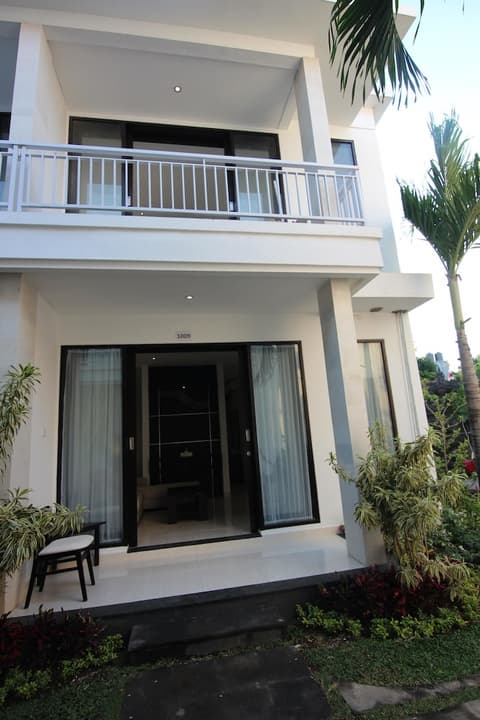 The Diana Suite Tuban, Terrace/patio