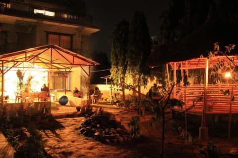 Cherry Garden, Lobby