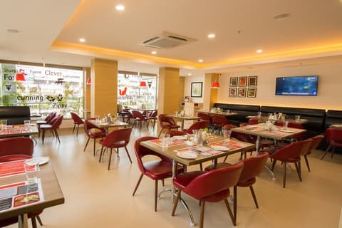 Red Fox by Lemon Tree Hotels, Tiruchirappalli (Trichy), Dining