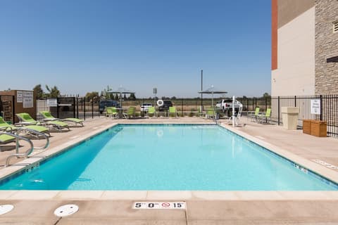 Holiday Inn Express Visalia Sequoia Gateway Area by IHG, Pool