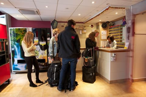 Bastille Hostel
