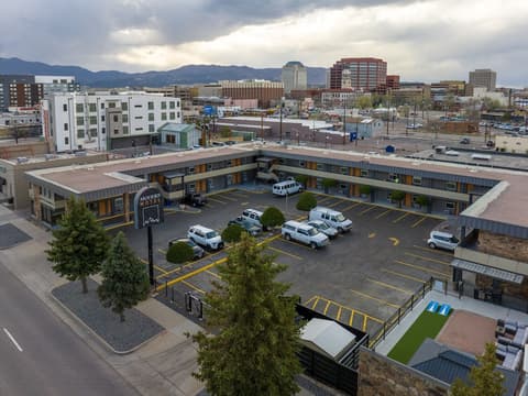 Modern Motel, Exterior