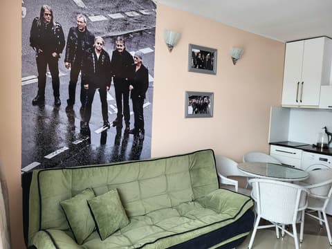 Rock Hotel First Line