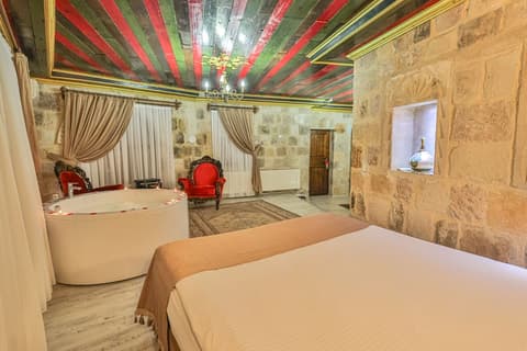 Bedrock Cave Hotel - Adults Only