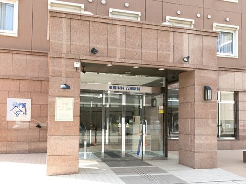 Toyoko Inn Yashio Ekimae, Property entrance