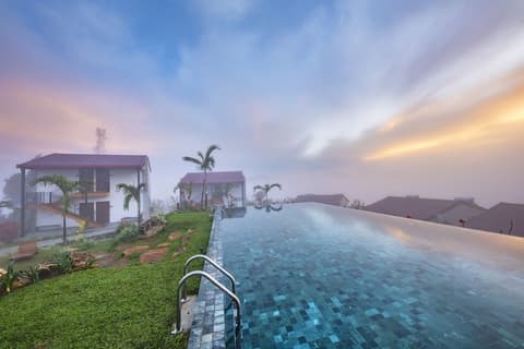 Fox Kandy by Fox Resorts- Luxury in the Mist, Pool
