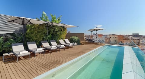 The One Barcelona GL, Rooftop pool