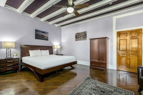 Canal Express Rooms, Room