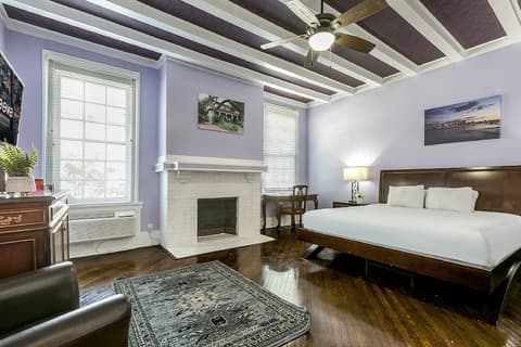 Canal Express Rooms, Room