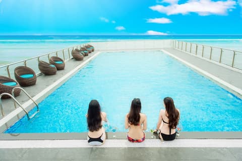 Yarra Ocean Suites Danang
