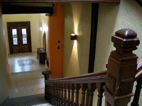 Hotel Parada, Interior entrance
