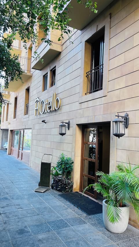 HOtello Guest Suites