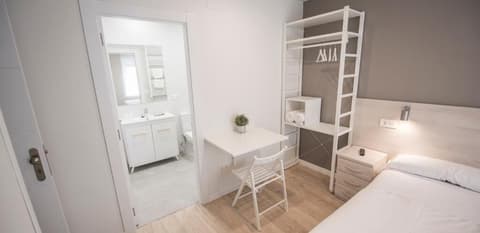 Happy Hostal Carrales, Room