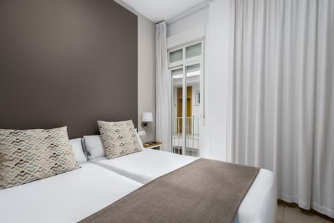 Suites del Pintor Historial Center, by Hoteles con Cultura