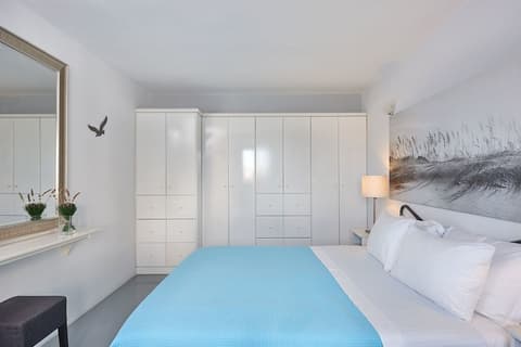 Villa Dakoronia, Room