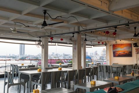 River View Residence, Restaurant