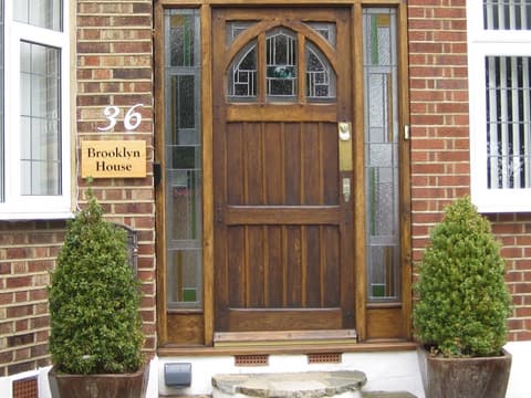 Brooklyn House, Exterior