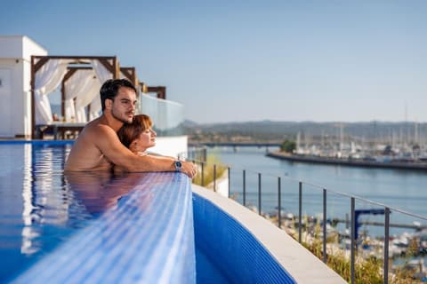 Jupiter Marina Hotel - Couples & Spa, Pool