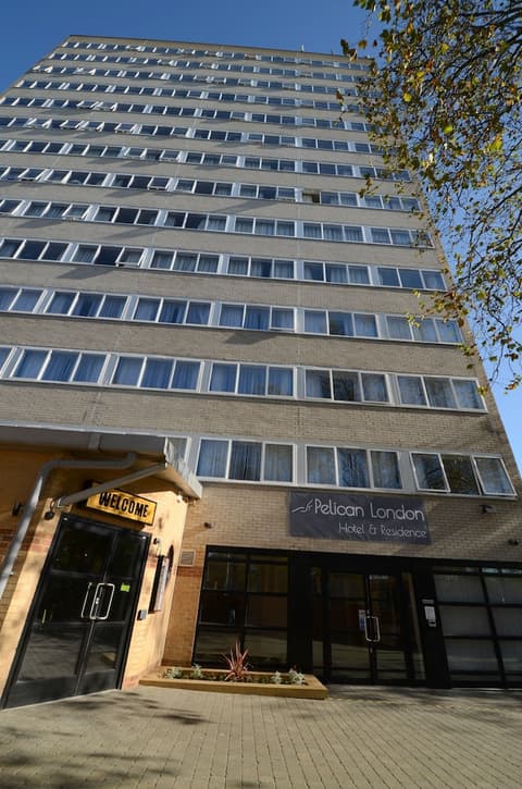 Pelican London Hotel and Residence, Property entrance