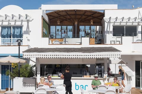 Arena Beach, Poolside bar