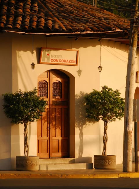 Hotel con Corazón, Front of property