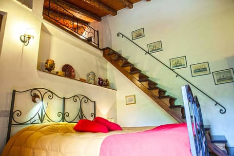 Etna Botanic Garden, Room